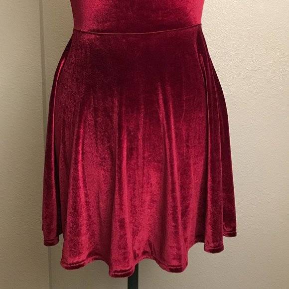 Stretchy velvet keyhole dress in merlot L Size 10-12 - Picture 4 of 5